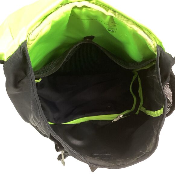 REI Co-op Flash Daypack - Black - 20 L Backpack - Top Flap Buckles -Green Lining - Picture 6 of 10